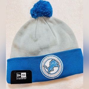 Beautiful Detroit Lions New Era Blue knit Beanie With Pom Pom hat RARE New